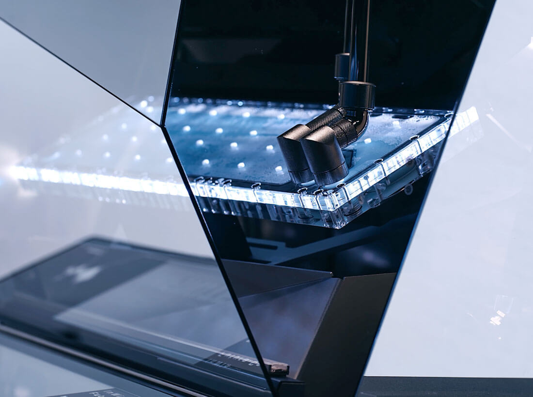 迎广 InWin AEON Signature 机箱采用马赛克拼接钢化玻璃工艺