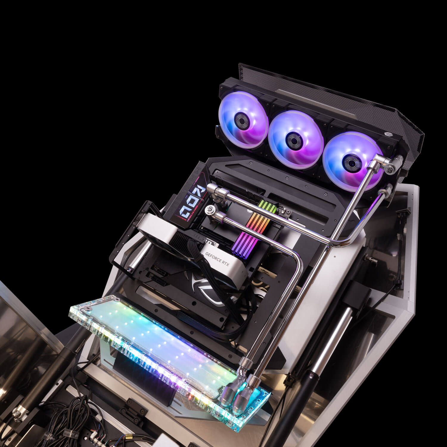 迎广 InWin AEON 机箱搭载电动开启机构，提供智能化操作体验