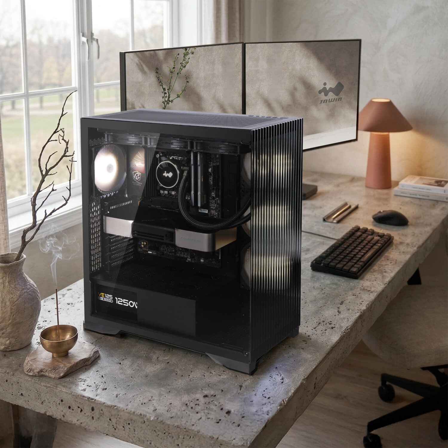 InWin Aufrüsten ohne Limits Ein geräumiger Innenraum und acht PCIe-Erweiterungssteckplätze bieten