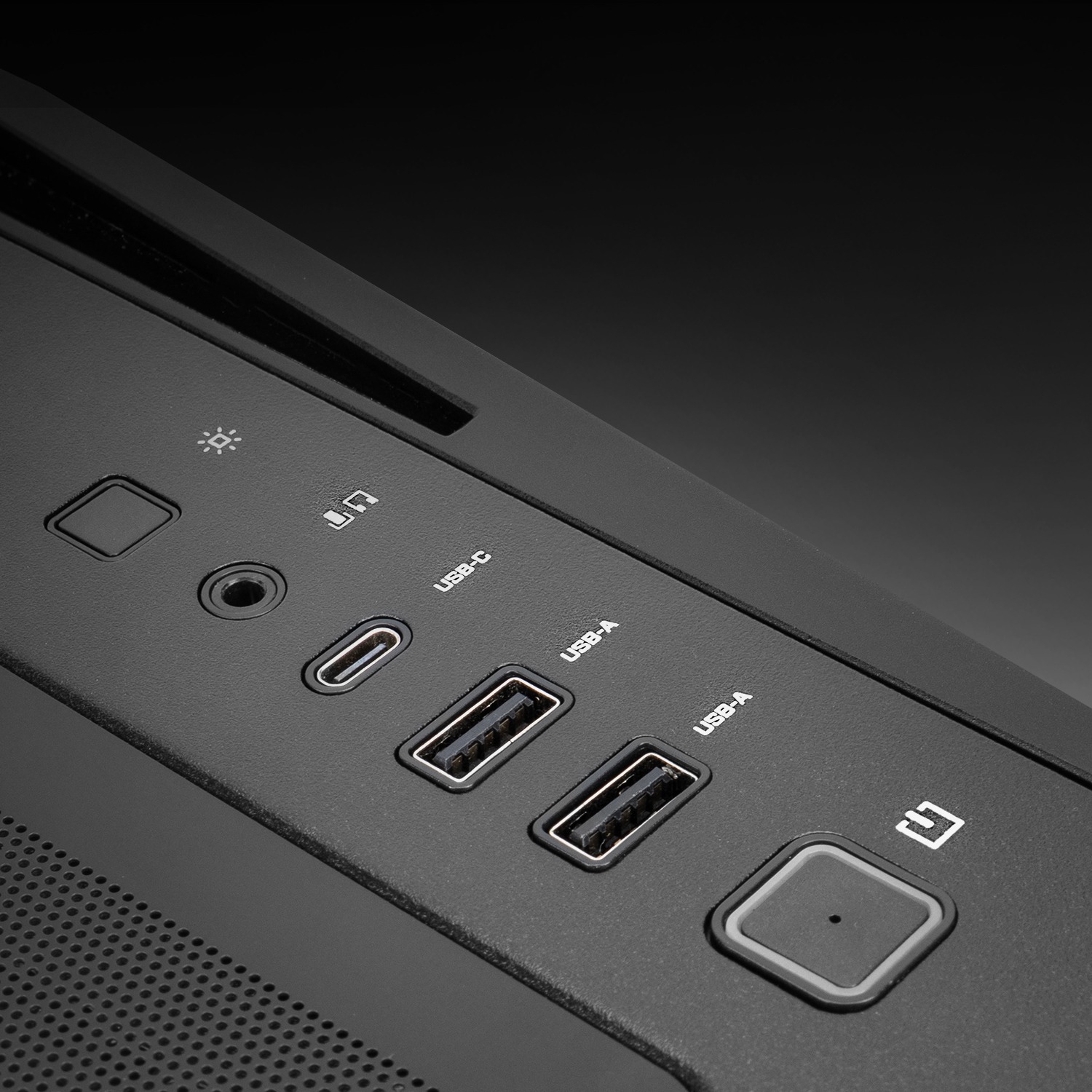 W50 現代化上置 I/O 介面包含 USB Type-C 與燈效控制按鍵